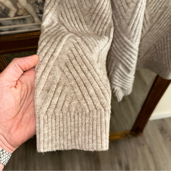 New without tag Zara ribbed patterned sweater. - Picture 5 of 5